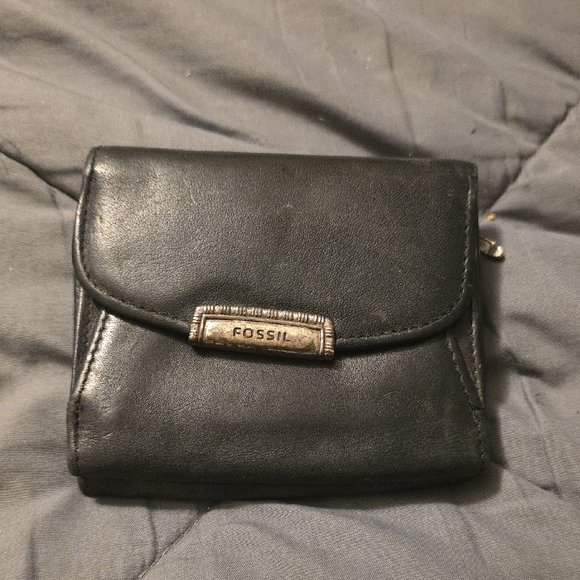 FOSSIL BLACK LEATHER WALLET - Picture 1 of 3